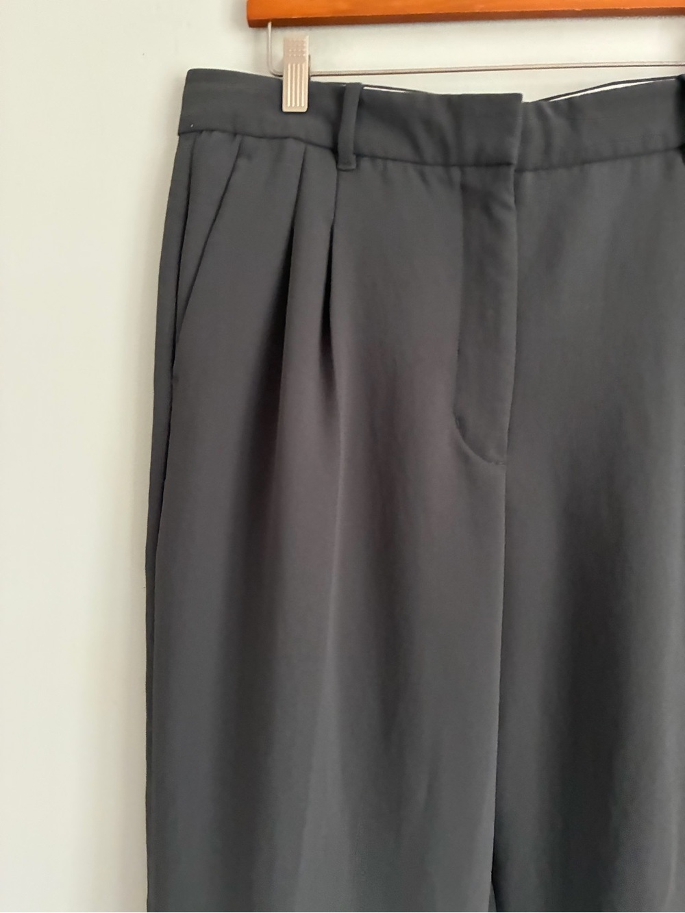 ARITZIA Charcoal Pleated Wide Leg High-Waist Trousers Size 14 - Picture 2 of 12